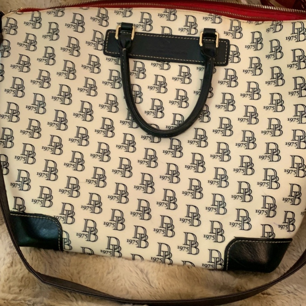 Large Dooney &.Bourke shoulder bag